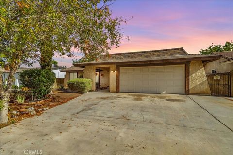 Photo of 37618 Dalzell St, Palmdale, CA 93550 (MLS # SR25263292)