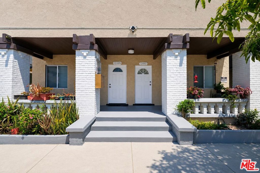 1242 S Kingsley Drive