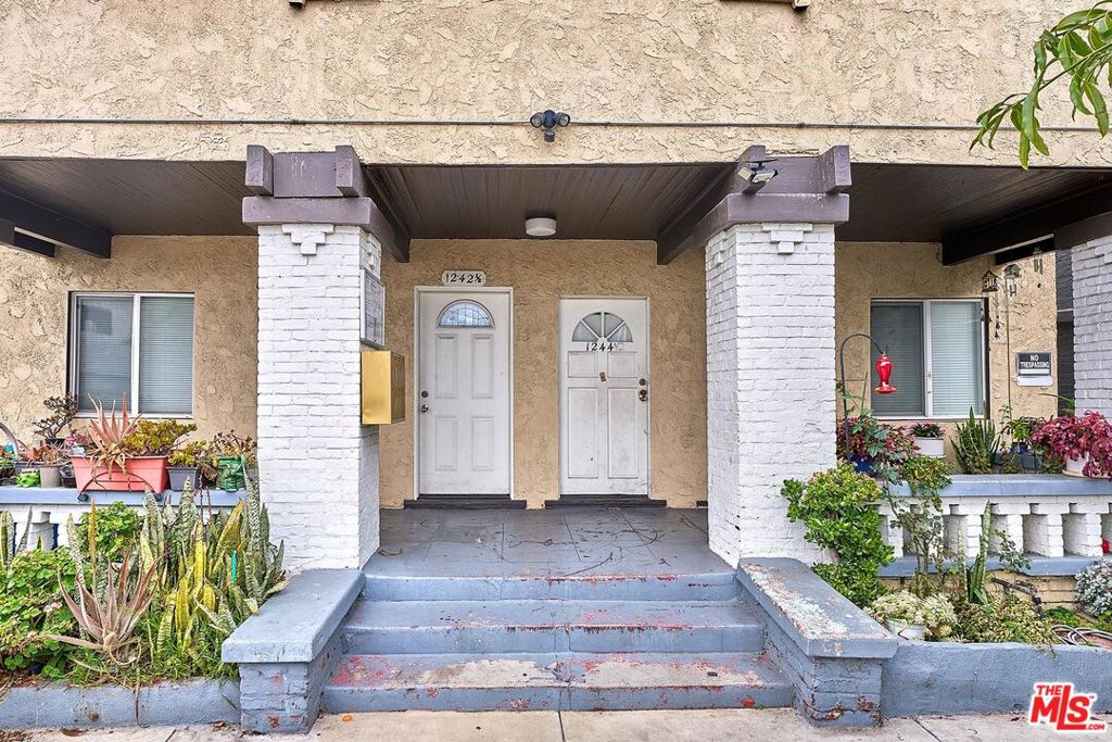 1242 S Kingsley Drive