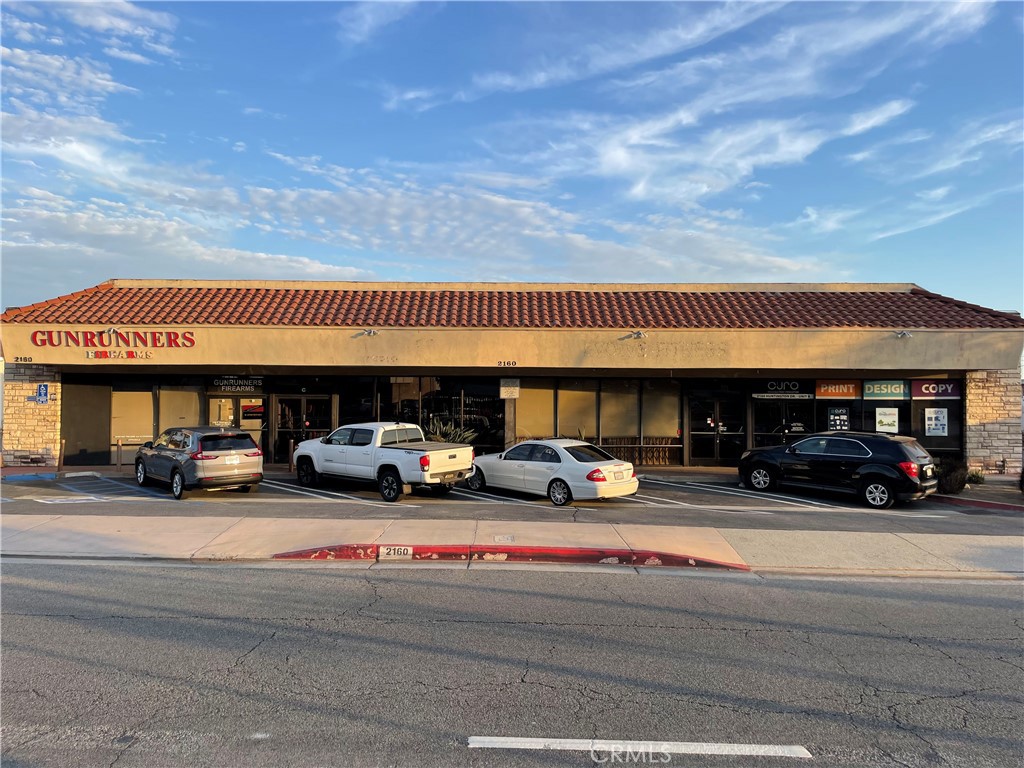 Total 6 units. 4 retail shops (A,B,C,D) at frontage and 2 warehouses (E,E1) in the back. It's in a prosperous commercial area on famous Huntington Drive. The City of Duarte is likely to approve a 7 feet high mixed-use building. Great potential opportunities for investors.