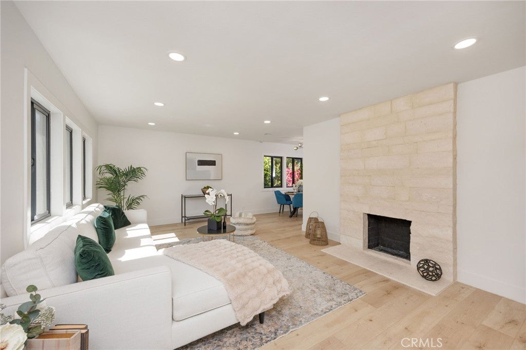Photo of 5856 Halbrent Avenue, Sherman Oaks, CA 91411 (MLS # SR26139288)