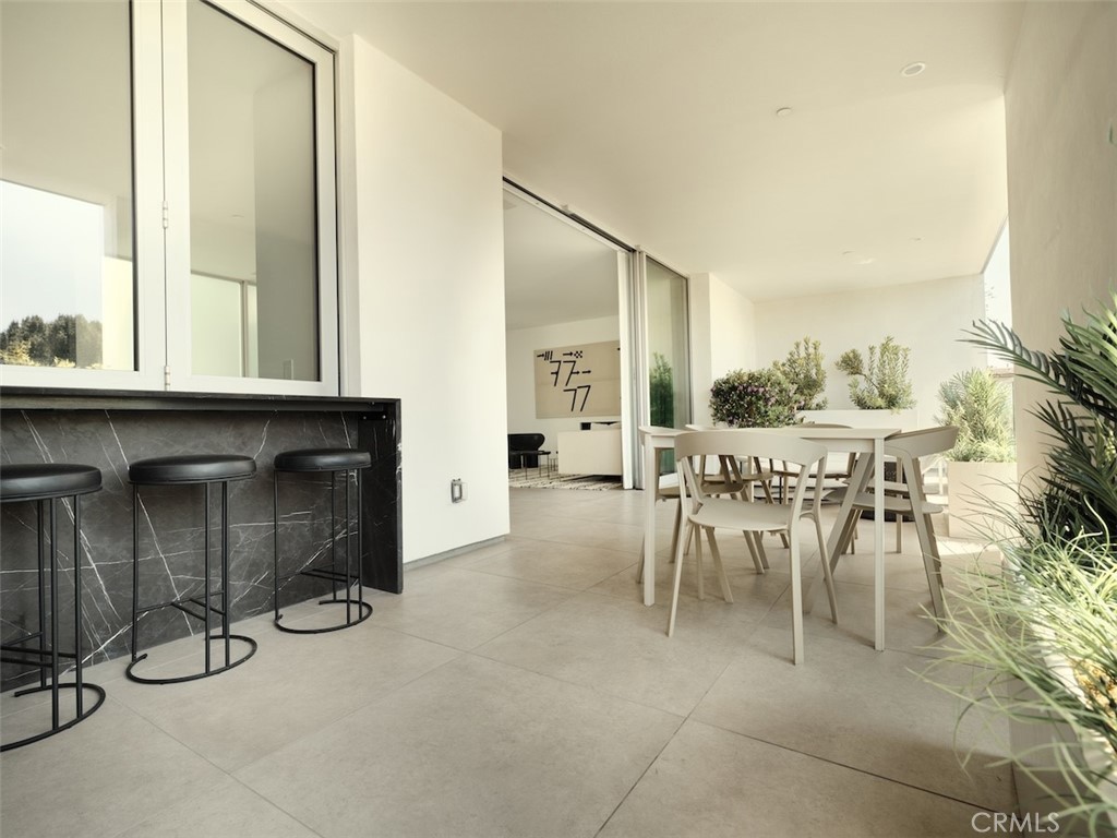 838 N Kings Road 204