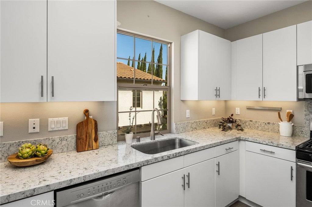 111 Tallowood, Irvine CA 92620 - Photo 21