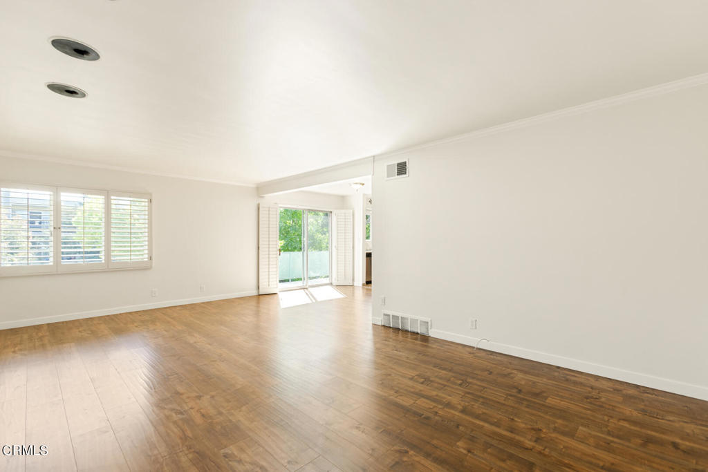 1233 N Columbus Avenue 3A