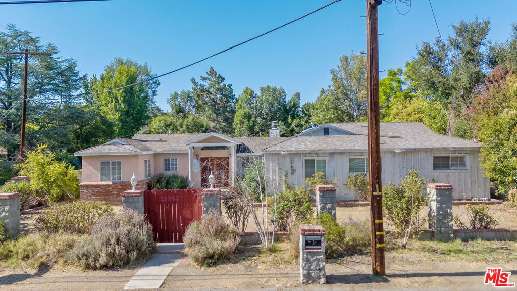 Photo of 23357 Hatteras Street, Woodland Hills, CA 91367 (MLS # 25574163)