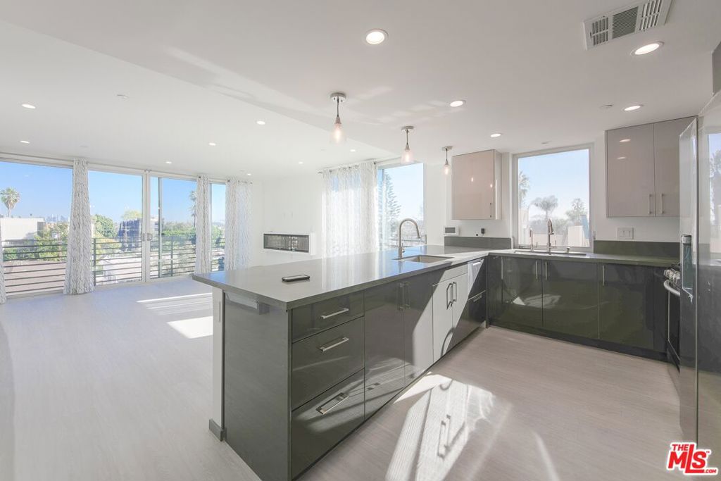 Properties 1 1063 S Wooster Street