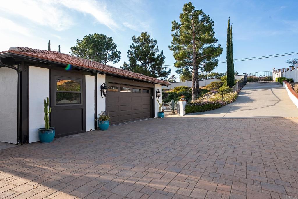 2763 W VICTORIA DR