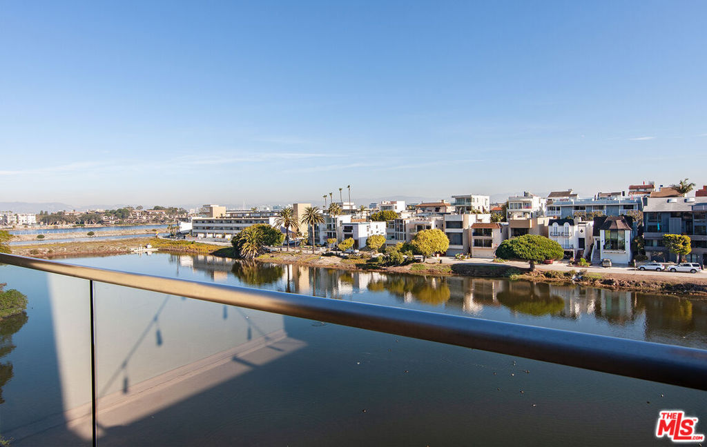 6400 Pacific Avenue 312