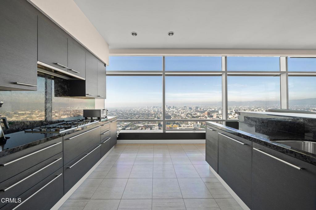 900 W Olympic Boulevard 36J