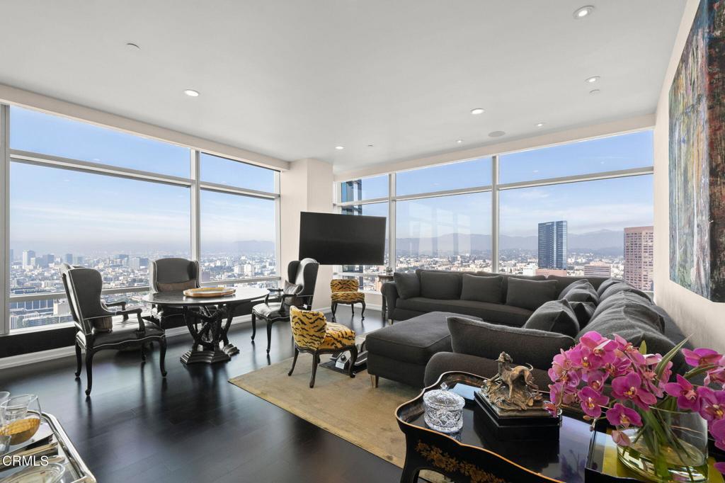 900 W Olympic Boulevard 36J