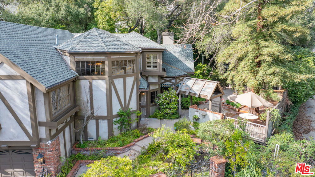 3041 E Chevy Chase Drive