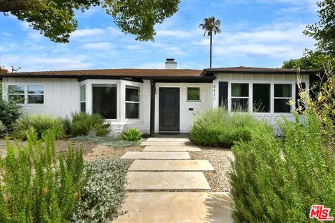 Photo of 4440 Irvine Avenue, Studio City, CA 91602 (MLS # 26666395)