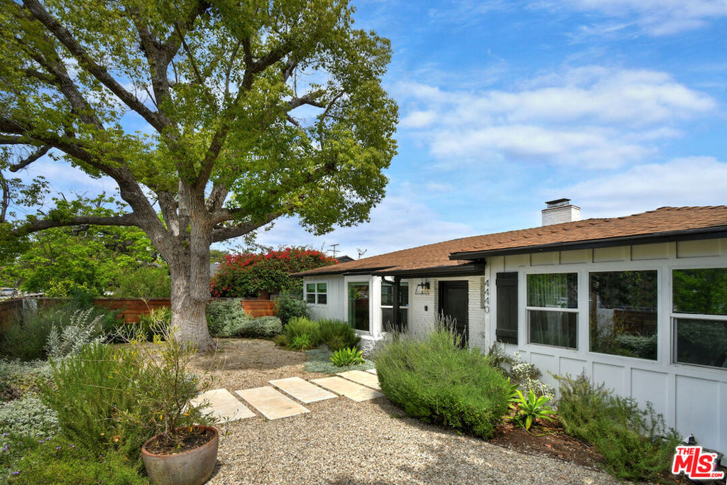 4440 Irvine Avenue