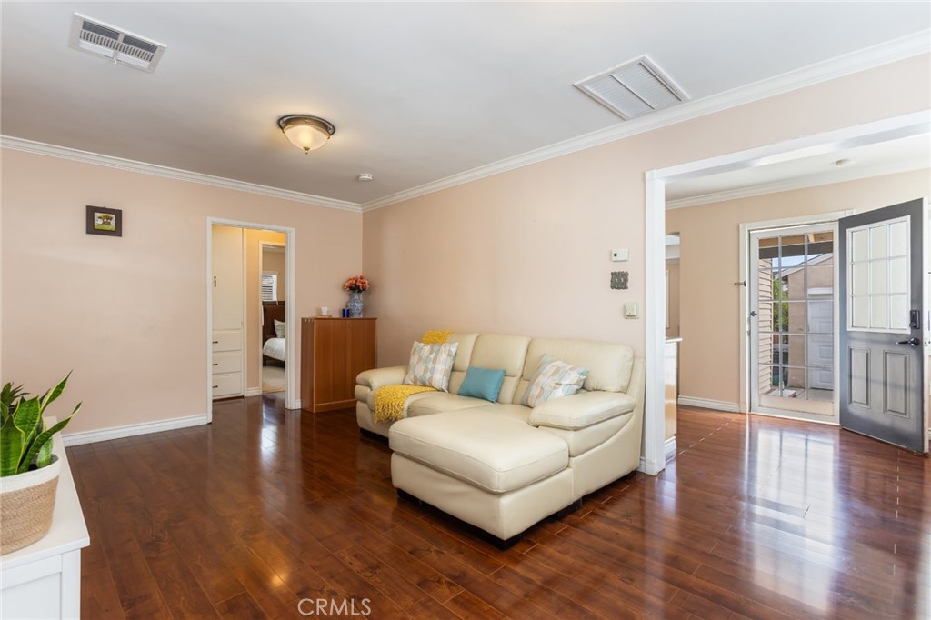 1632 W Gardena Boulevard