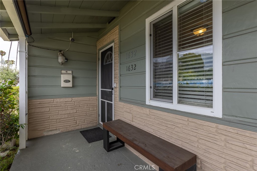 1632 W Gardena Boulevard