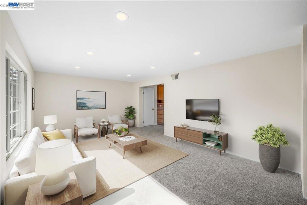 380 Serramonte Ter