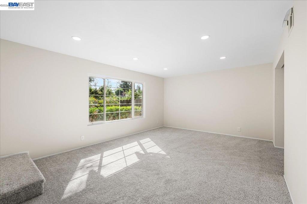 380 Serramonte Ter