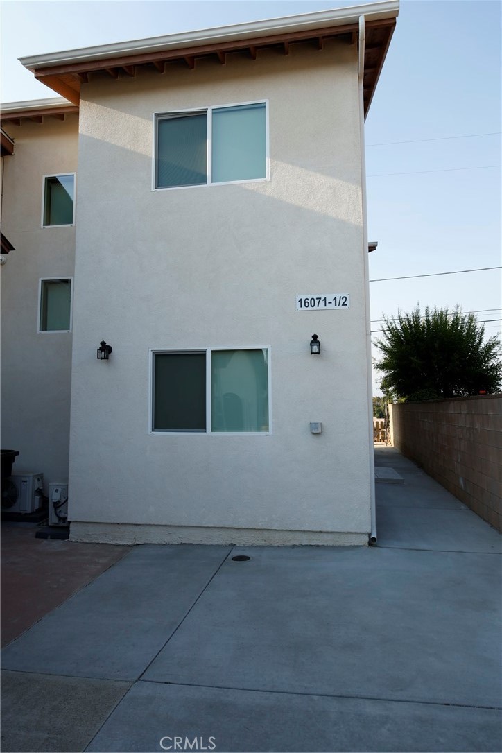Available for lease is a charming two-story ADU attached to a main home, offering 1,200 sq. ft. of comfortable living space. This well-designed unit features three bedrooms and two bathrooms, with one bedroom and bath conveniently located on the first floor. The second floor hosts two additional bedrooms connected by a Jack and Jill bathroom with a dual vanity. Enjoy modern amenities throughout, including recessed lighting and ceiling fans for added comfort. The kitchen comes equipped with essential appliances, including a stove, refrigerator, dishwasher, and a stackable washer and dryer located upstairs. Conveniently close to restaurants, shopping centers and 60 fwy.