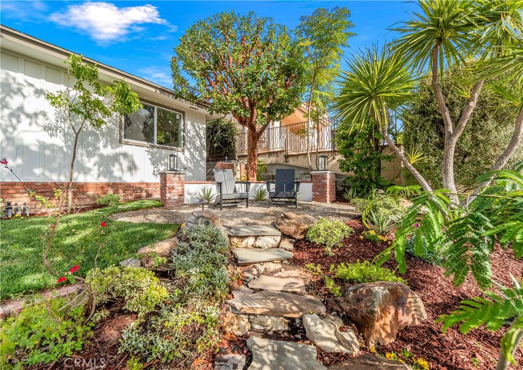 Photo of 367 Ultimo Avenue, Long Beach, CA 90814 (MLS # PW26084004)