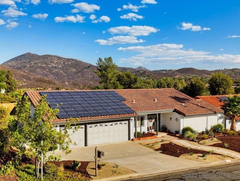 Photo of 17115 Tam O'Shanter Dr DR, Poway, CA 92064 (MLS # 260024325SD)