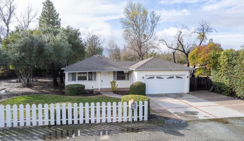 listing image 130729714401826008004