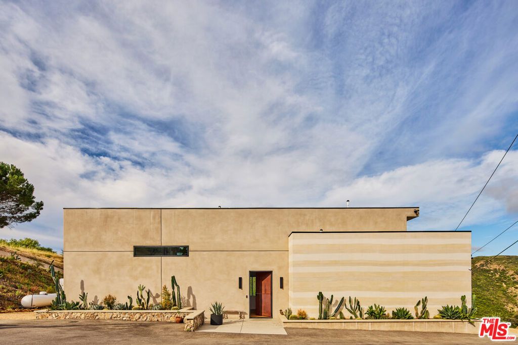 Photo of 2543 S Foose Road, Malibu, CA 90265 (MLS # 26709489)