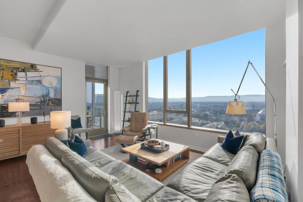 38 N Almaden Boulevard 2007