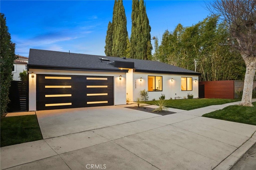 Photo of 15609 Huston Street, Encino, CA 91436 (MLS # SR26038633)