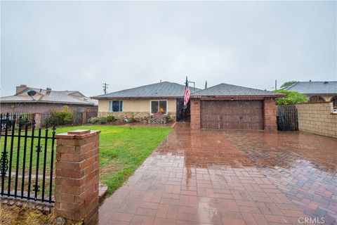 Photo of 9348 Locust Ave, Fontana, CA 92335 (MLS # TR25240304)