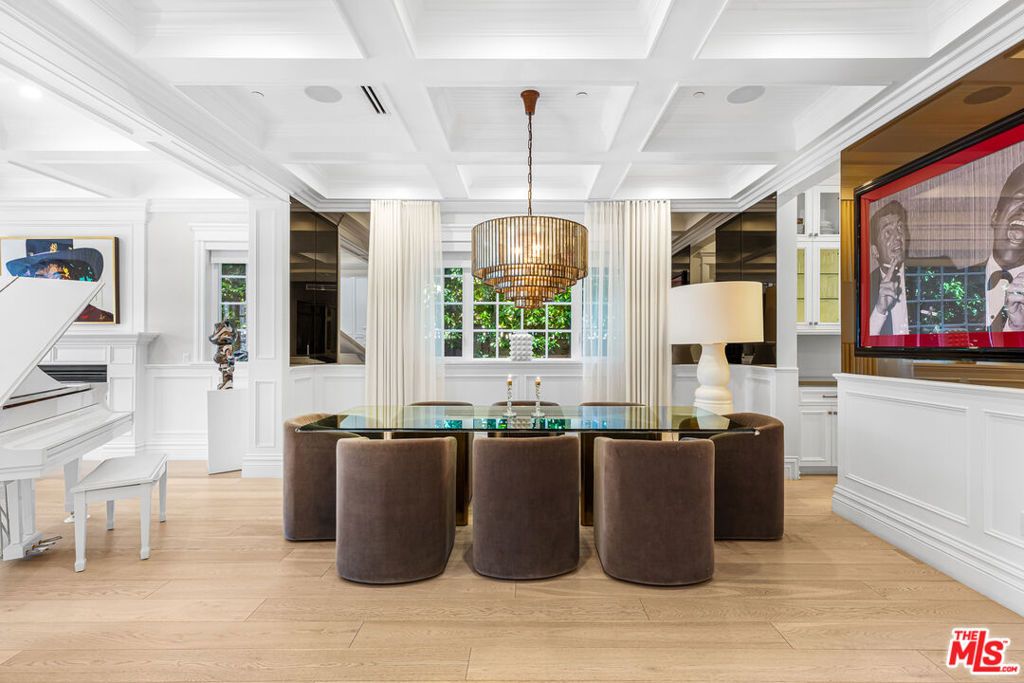 Photo of 5000 Petit Avenue, Encino, CA 91436 (MLS # 26659189)