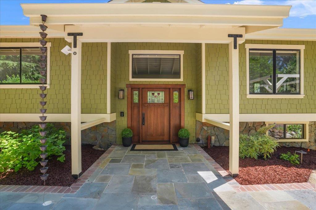 16565 Oak View Circle