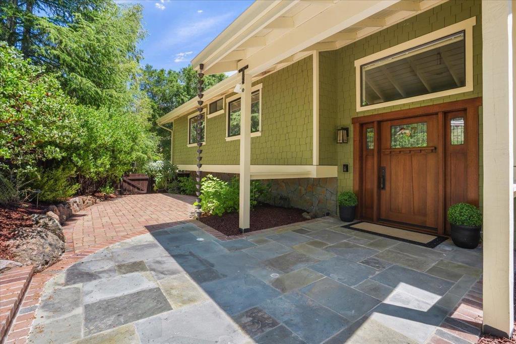16565 Oak View Circle