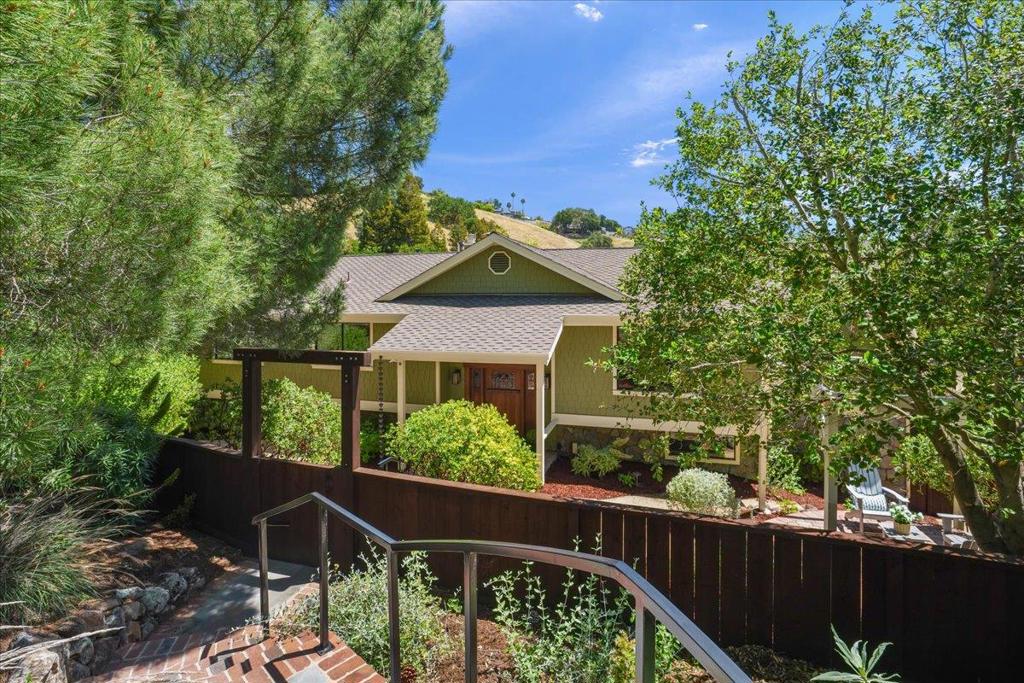 16565 Oak View Circle