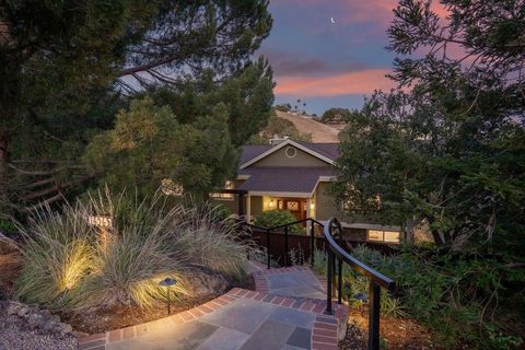 Photo of 16565 Oak View Circle, Morgan Hill, CA 95037 (MLS # ML82048429)