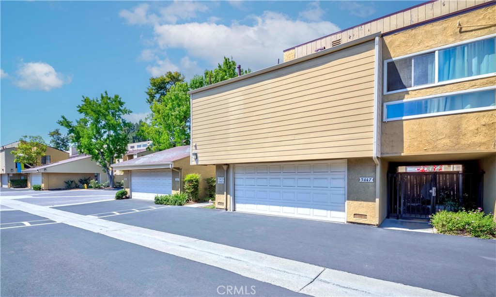 5473 Twin Lakes Drive