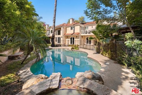 Photo of 4755 Vanalden Avenue, Tarzana, CA 91356 (MLS # 25627223)