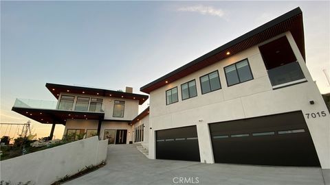 Photo of 7015 Wrightcrest Dr, Culver City, CA 90232 (MLS # SR26071156)