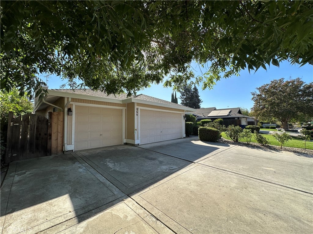 866 Villanova Court