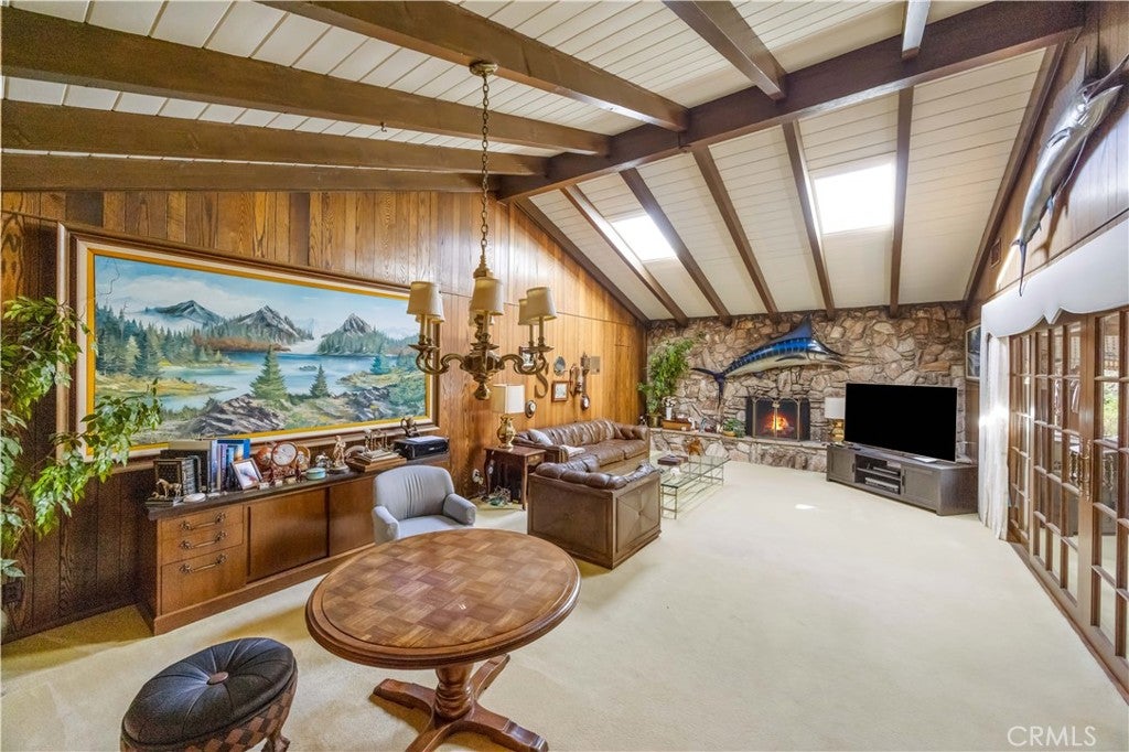 18411 Hillcrest