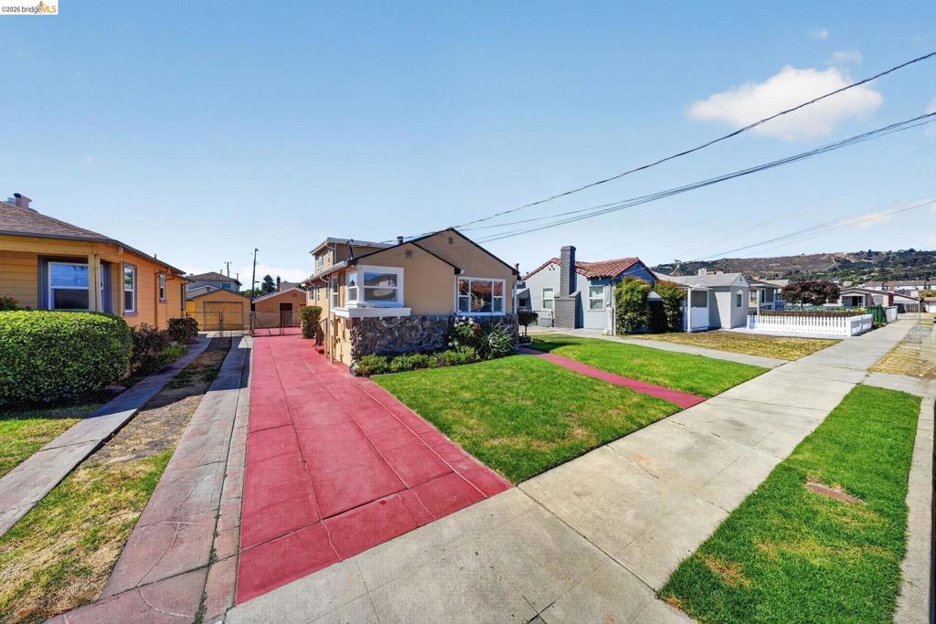 2327 Maywood Ave