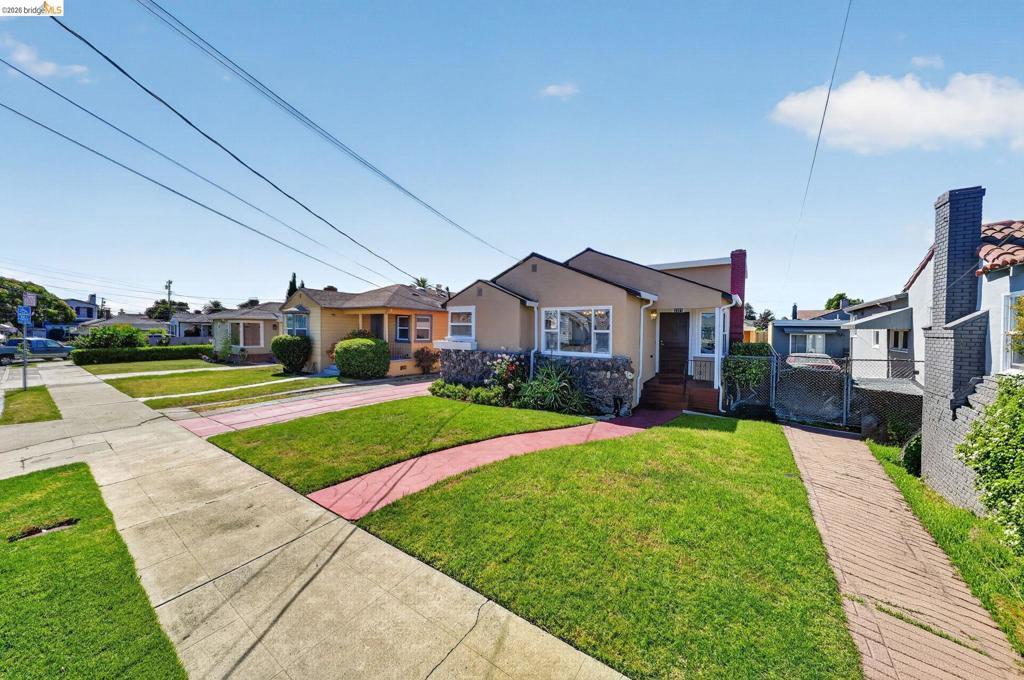 2327 Maywood Ave