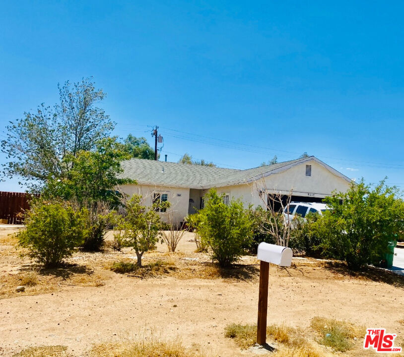 We believe this home would be perfect for First Time Home buyers or First time Investors !!!!! Home features 3 bedrooms and 2 Full bathrooms, fireplace and attached garage with 2 parking space with additional parking in the drive-way, fully fenced and waiting for you to get creative in this huge backyard!!!! nearby shopping, needs a little touch of TLC from you!!!