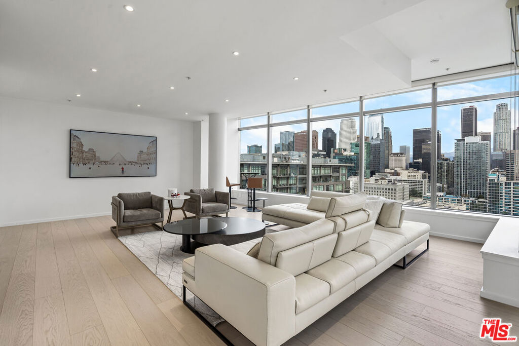 1155 S Grand Avenue 2109