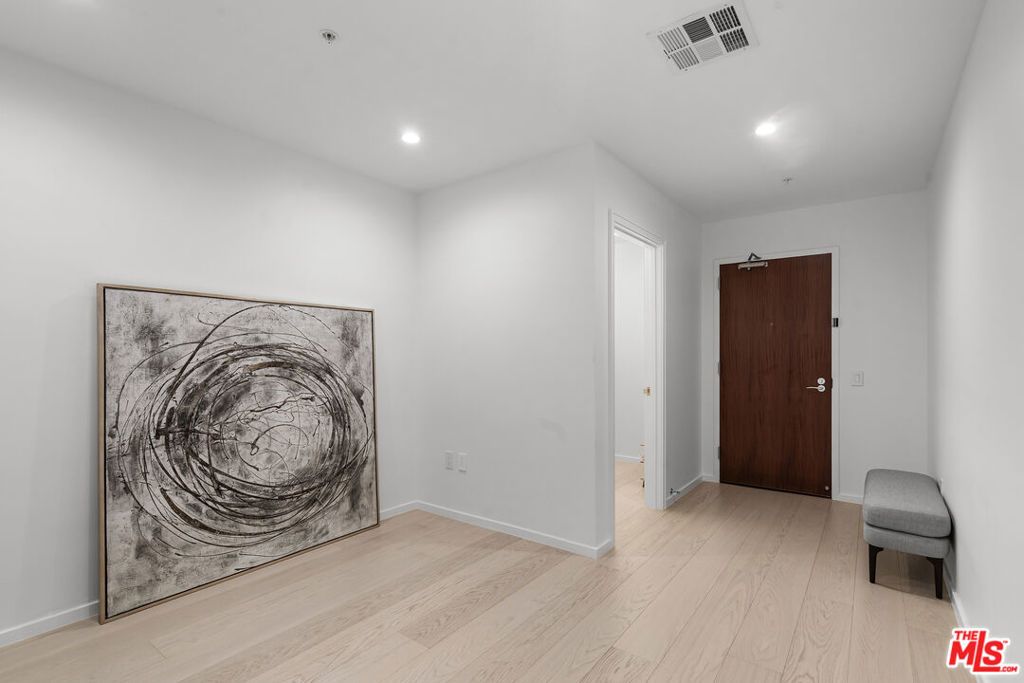 Photo of 1155 S Grand Avenue #2109, Los Angeles, CA 90015 (MLS # 26651309)