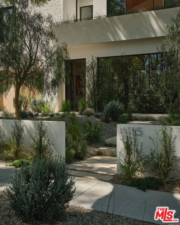 4115 Ventura Canyon Avenue