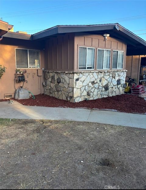 Photo of 4751 NEWBERRY Ct, Riverside, CA 92507 (MLS # CV26082780)