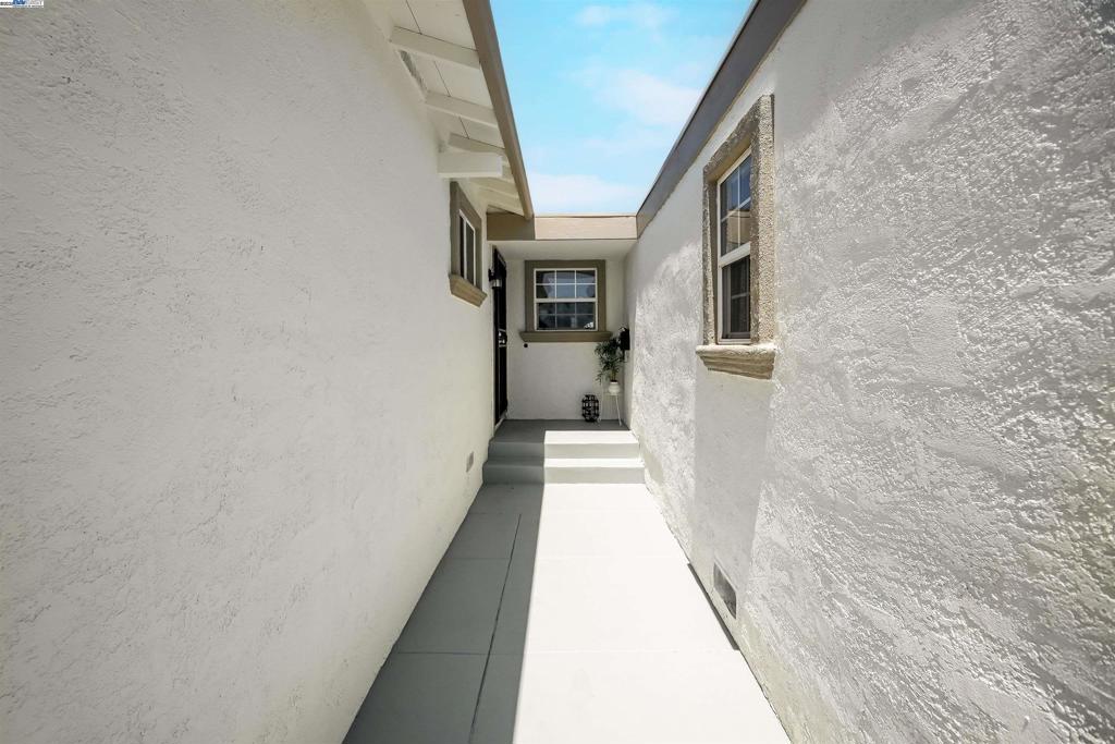 Properties 4 1377 Henderson Ln