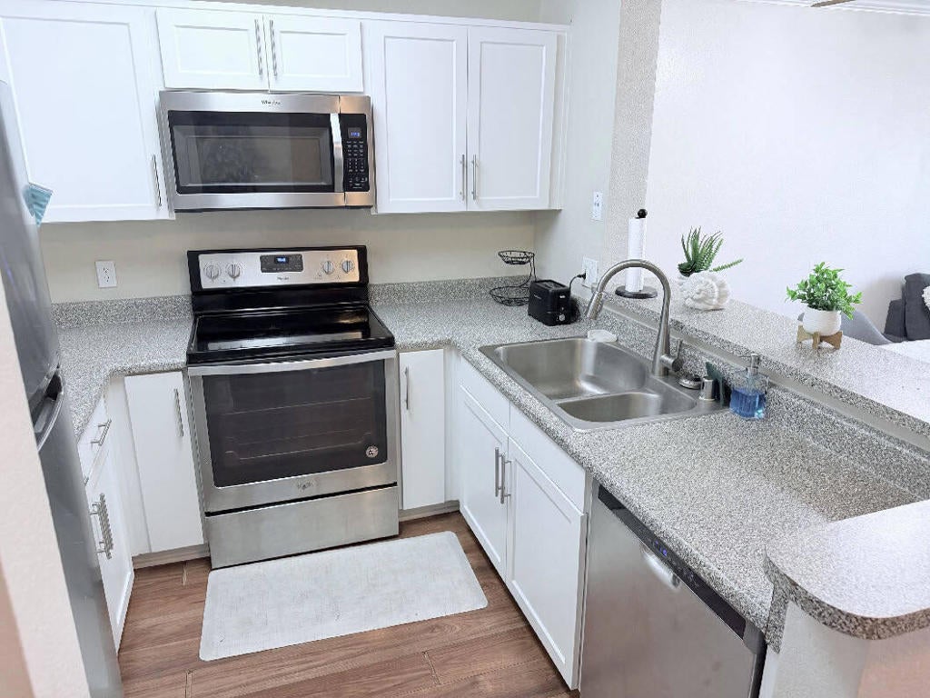 8889 Caminito Plaza Centro 7305, San Diego CA 92122