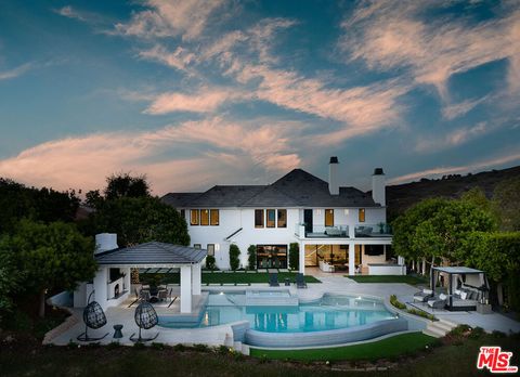 Photo of 25430 Prado De Azul, Calabasas, CA 91302 (MLS # 25599315)