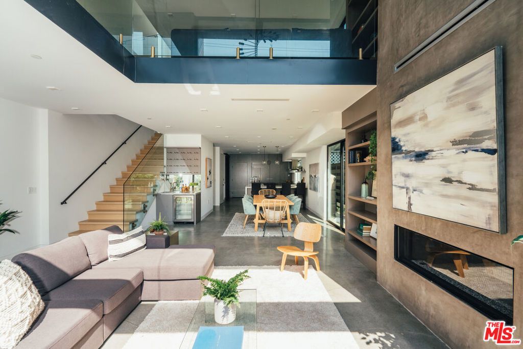 Photo of 213 Horizon Avenue, Venice, CA 90291 (MLS # 26702861)